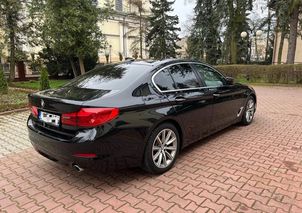 BMW Seria 5 cena 158000 przebieg: 105000, rok produkcji 2017 z Karczew małe 121